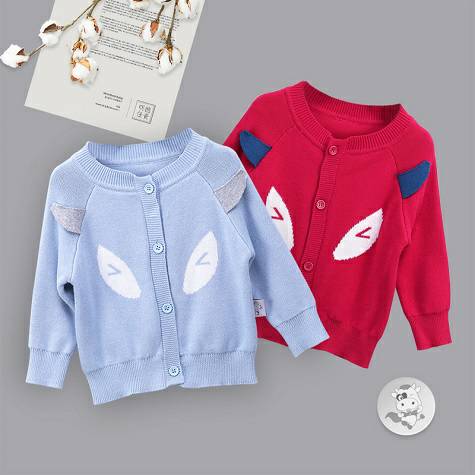 Verantwertung明徳は男女の赤ちゃんの有機綿のヨーロッパ式の経典の2階のニットのカーディガンのコートの赤+青を担当します